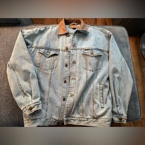 Legendary Whitetails stonewashed lined Denim jacket w embossed whitetail sz Med